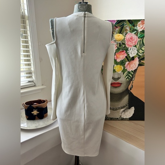 FOREVER 21+ OFF WHITE RIBBED LONG SLEEVE BODY CON DRESS W CUTOUT SHOULDERS Sz.1X - Picture 3 of 7